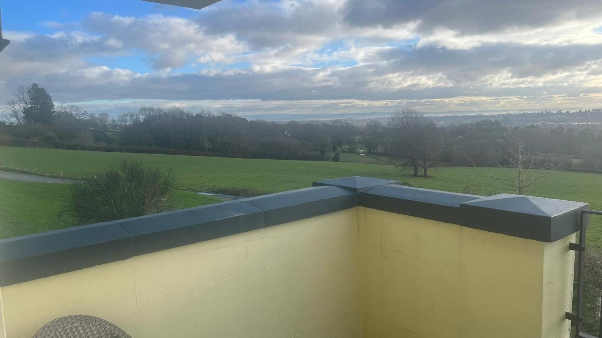 New House Country Hotel Cardiff Exterior foto
